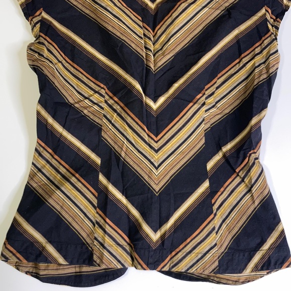 Kenneth Cole Reaction Stripped Twist Front Shortsleeved Collared Blouse | Size 6 - Picture 5 of 6